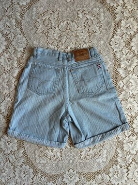 Gloria Vanderbilt Ribbed Texture Jean Shorts, Light Wash, Size 29